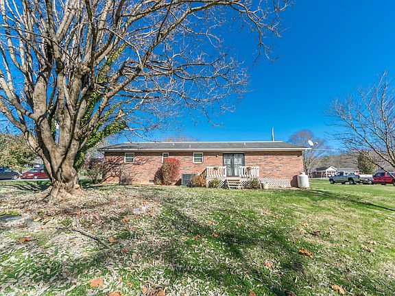 3rd image of 1500 Stoneybrook Dr