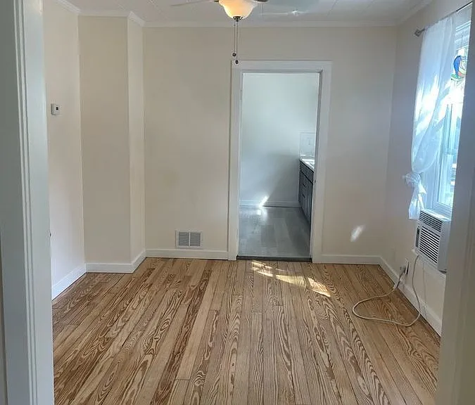 923 Court St #LOWER — Photo 9