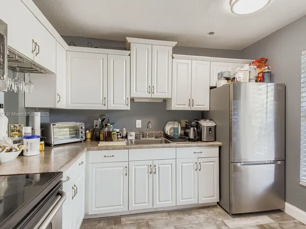 6300 NW 62nd St APT 210, Fort Lauderdale, FL 33319