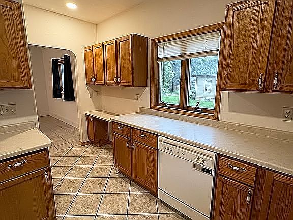 4th image of 229 W Garfield St
