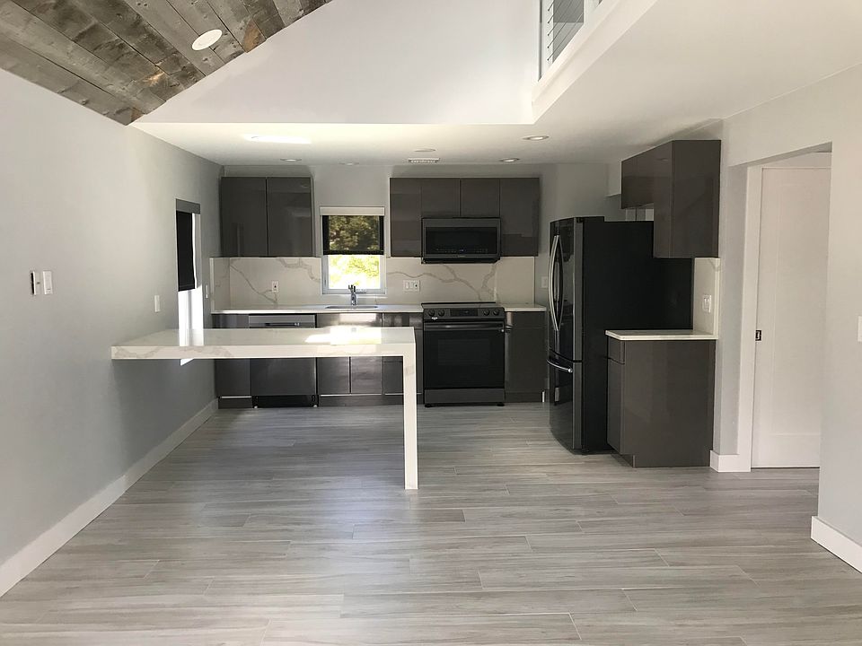 1st image of 850 Main St