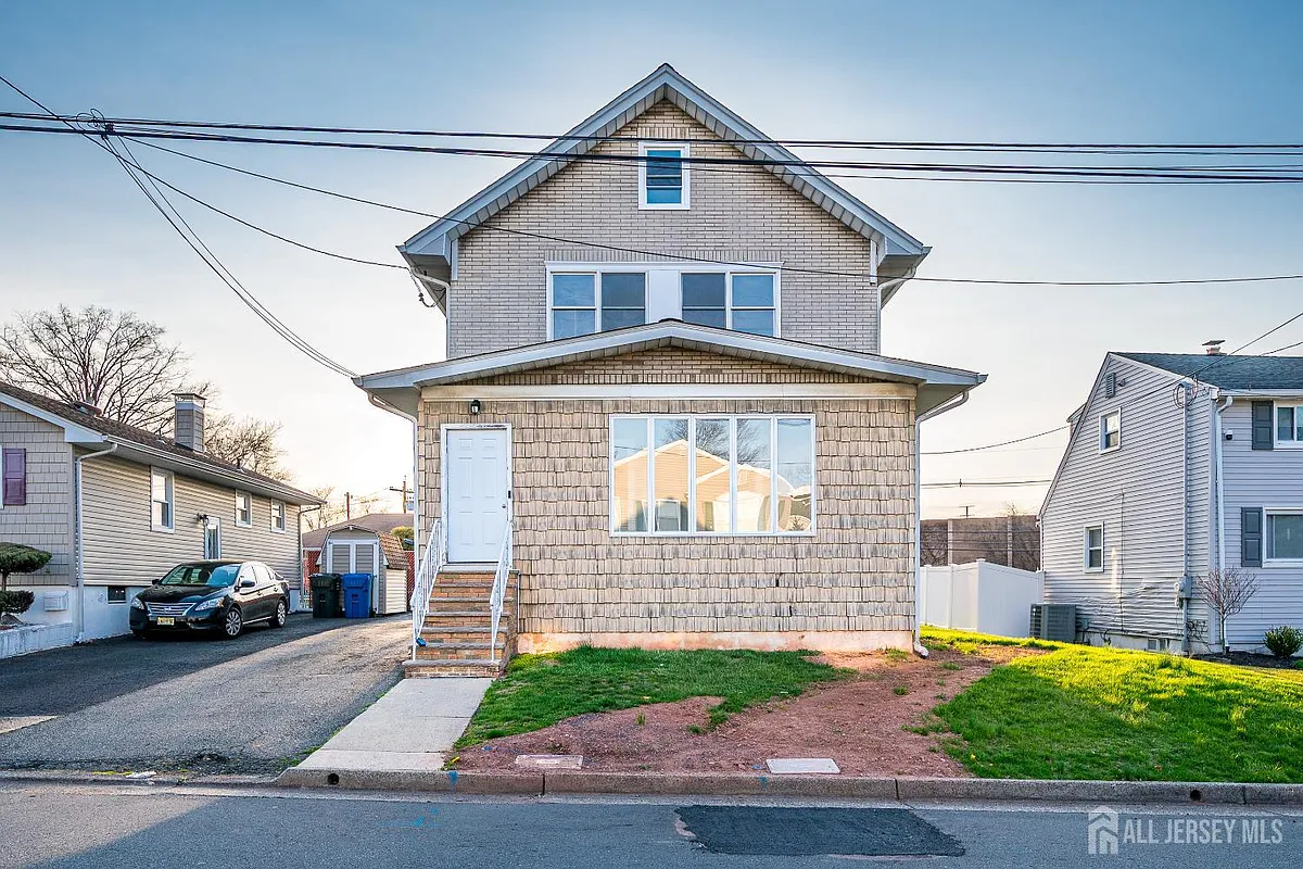 Building Photo - 36 2nd Ave #A