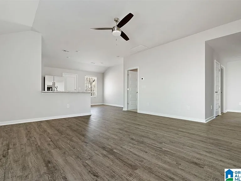 613 Klynes Dr — Photo 2