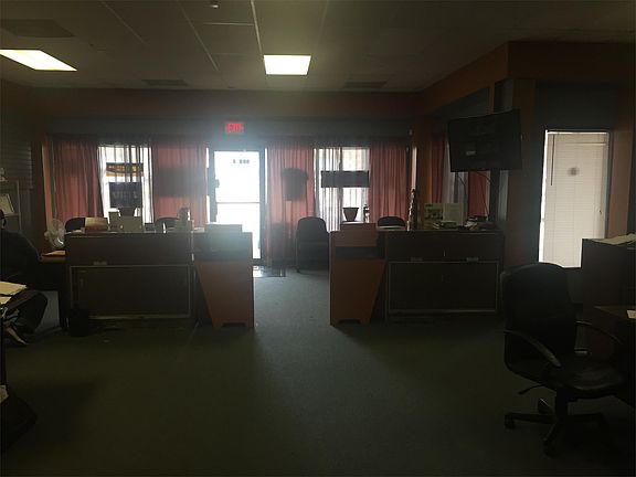 3rd image of 472 Denbigh Blvd Ste C