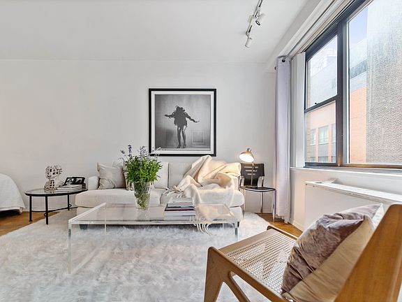 3rd image of 7 E 14th St APT 1422