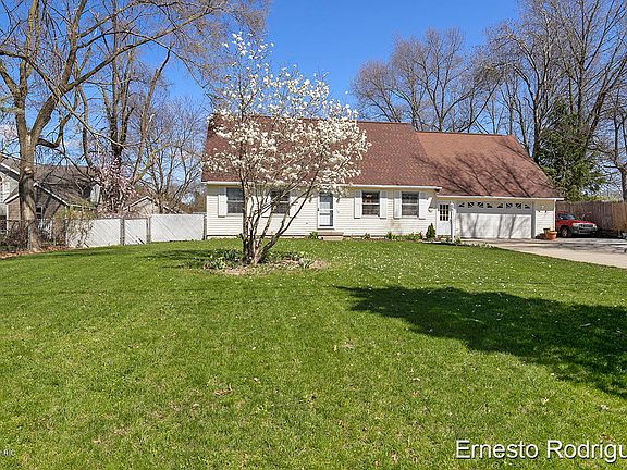 3rd image of 5600 Pine Island Dr NE