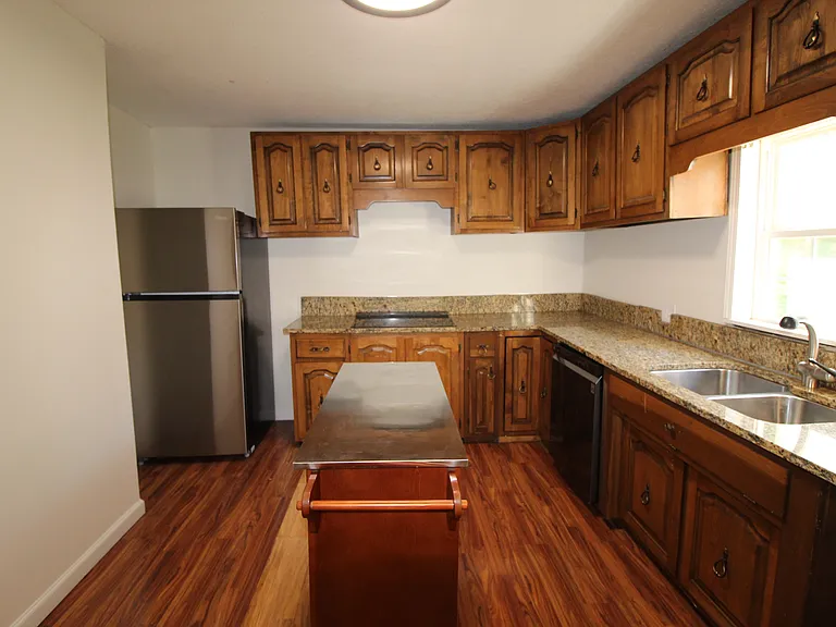 604 Augusta Ave — Photo 5