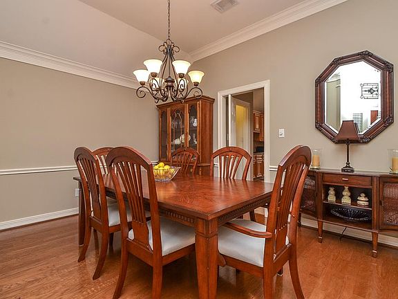 5th image of 3911 Champion Creek Ln