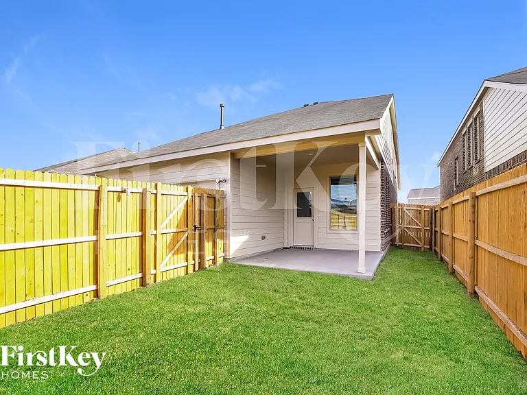 10049 Elkhorn Dr — Photo 15