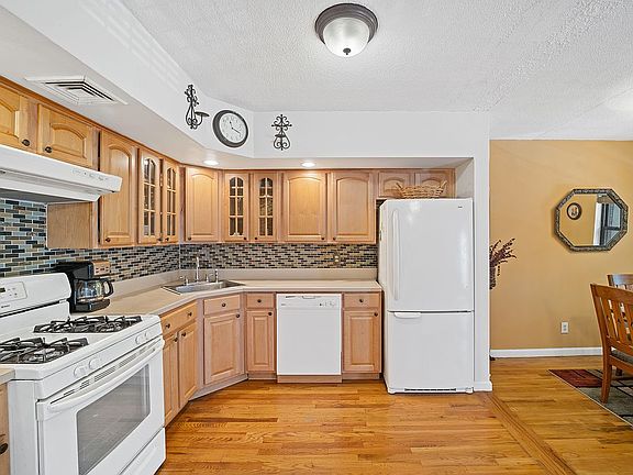 4th image of 71-34 162nd St Floor 3