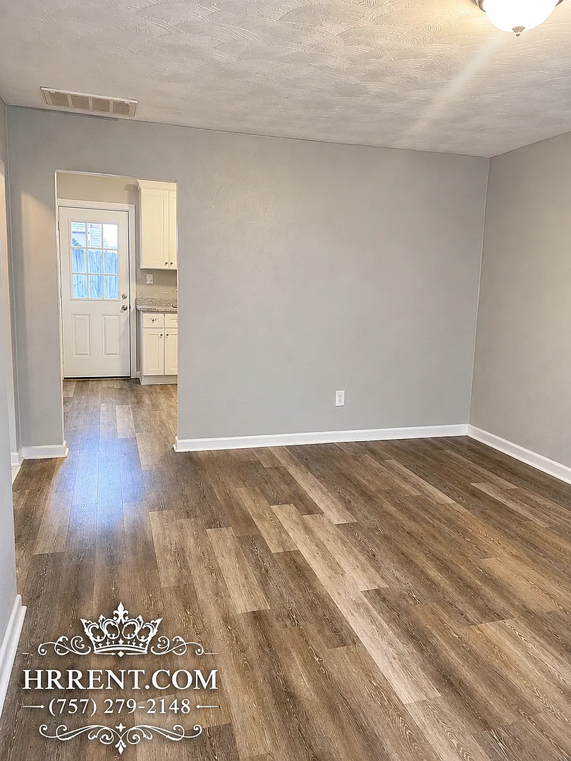 Newly Renovated 2 Bedroom 1 Bathroom Duplex Minutes away from Virginia Beach! — Photo 4