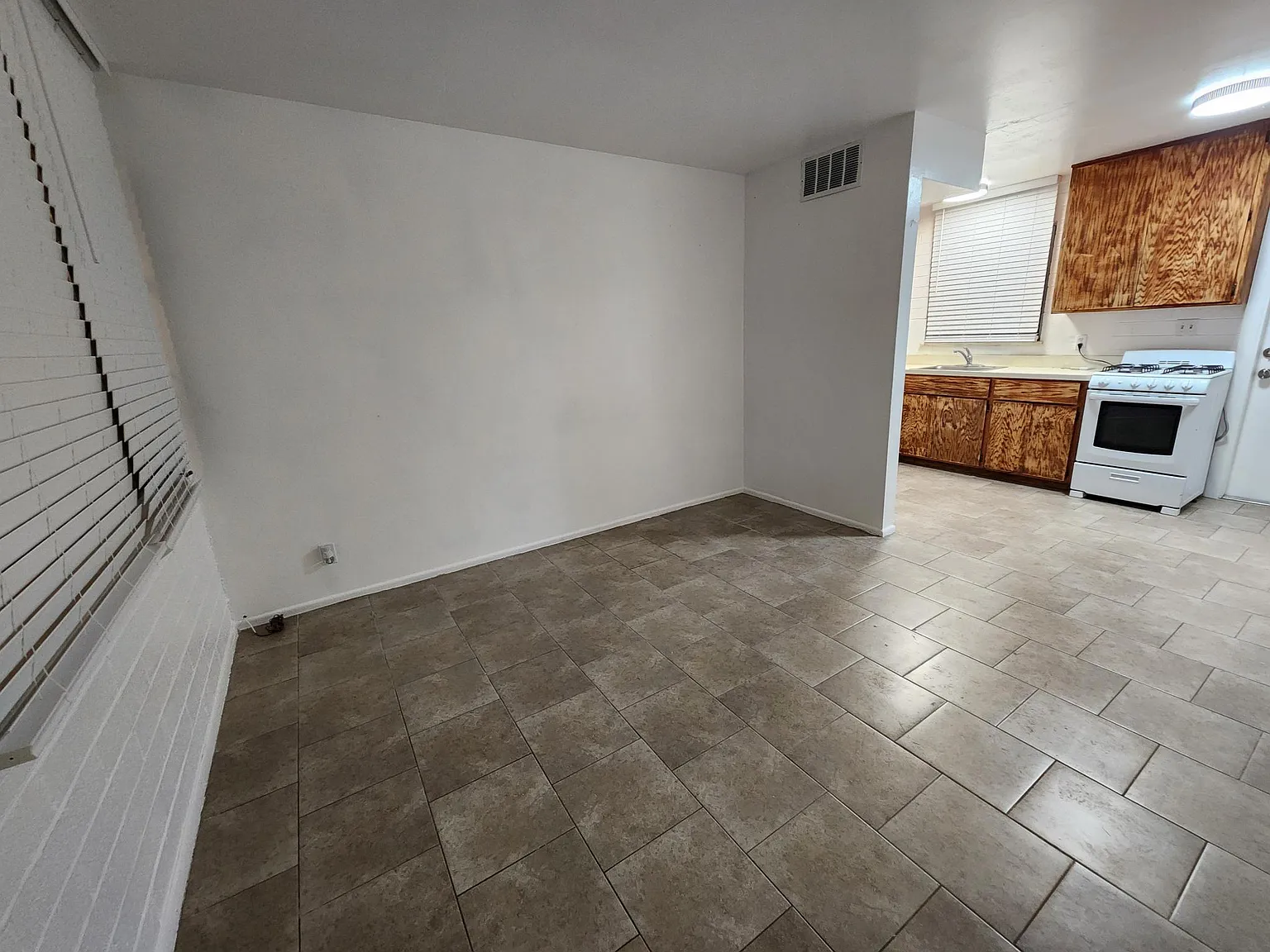 406 Reizen Dr — Photo 3