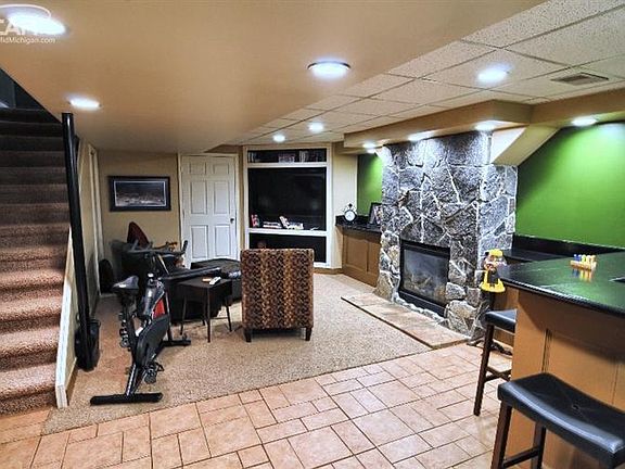 4th image of 6488 Somerset Ct
