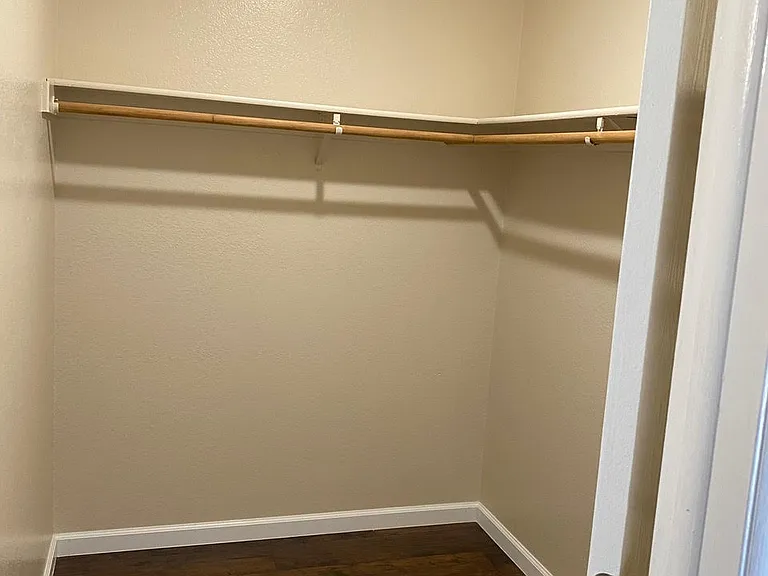 University Heights Apartments — Photo 9