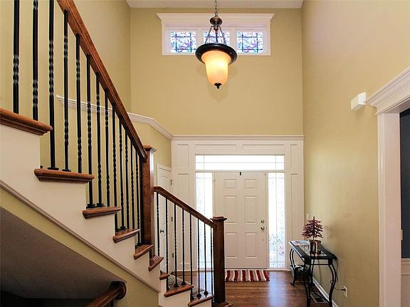 4th image of 10219 Miller Ln