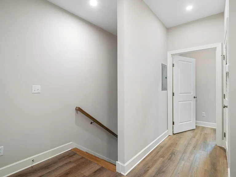 877 21st Ave E — Photo 20