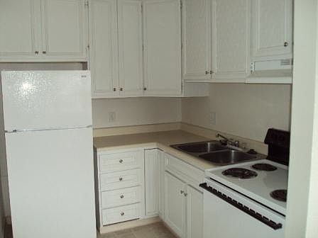 2nd image of 1471 E Market St