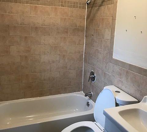 3rd image of 814 Swinton Ave #2