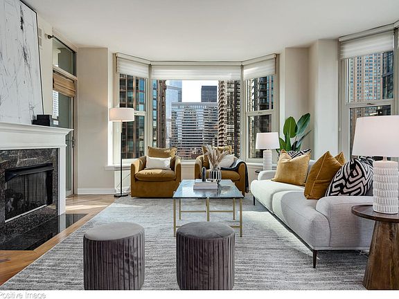 4th image of 25 E Superior St APT 2101