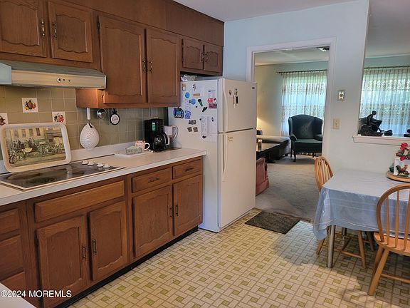 4th image of 856 Thornhill Court #B