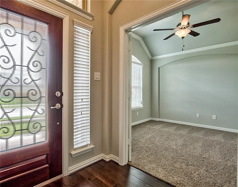 4 bed, 2.5 bath, 2428 sqft, $2,699 — Photo 3