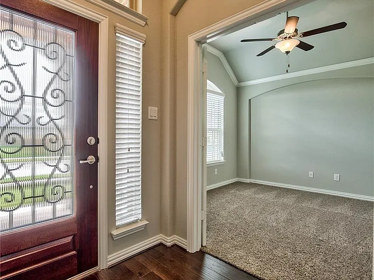312 Eden Dr — Photo 15