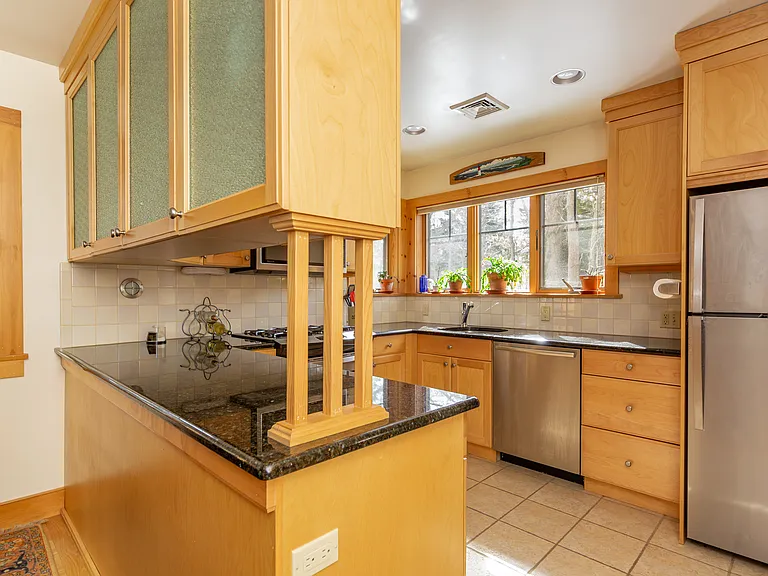 137 Norfolk Dr — Photo 11