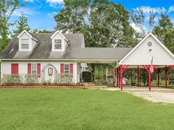 28533 Persimmon Ln, Abita Springs, LA 70420