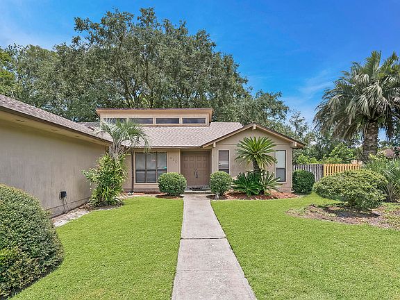 4th image of 283 Glenlyon Dr
