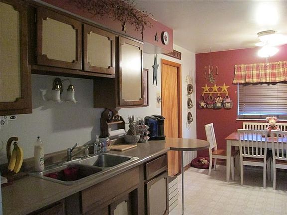 4th image of 317 John St