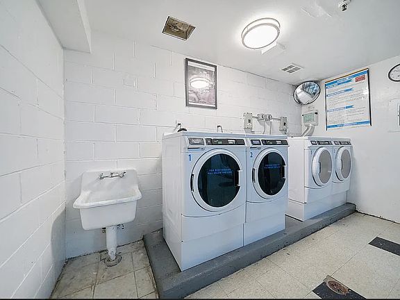 5th image of 331 W 43rd St APT 5B