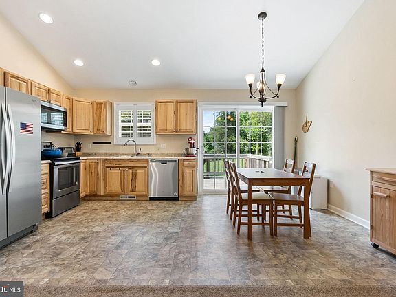 2nd image of 39 Mountain View Dr