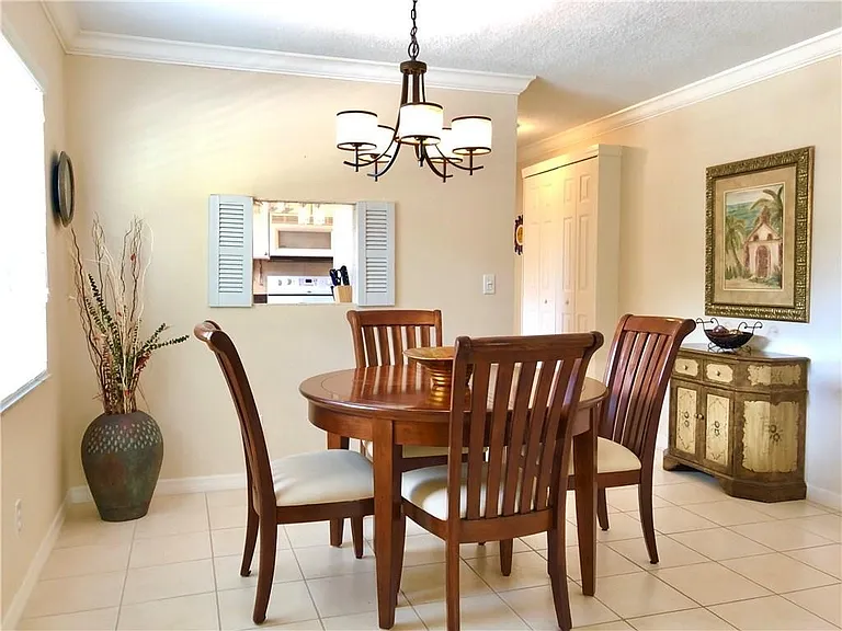 36 Pine Arbor Ln #201 — Photo 6