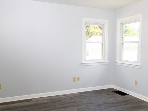 3rd image of 504 S Sangamon Ave