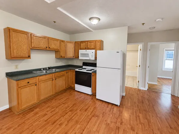 60 Lake Street, 60 Lake St #1R, Webster, MA 01570