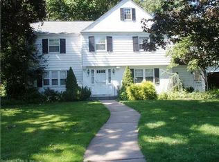 95 Norwood Rd, West Hartford, CT 06117