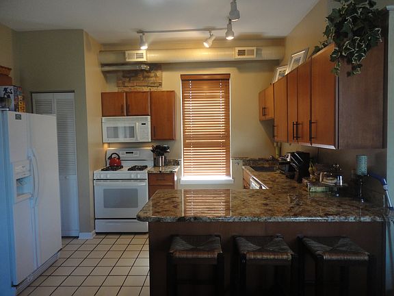 4th image of 1117 W Fry St Unit 6
