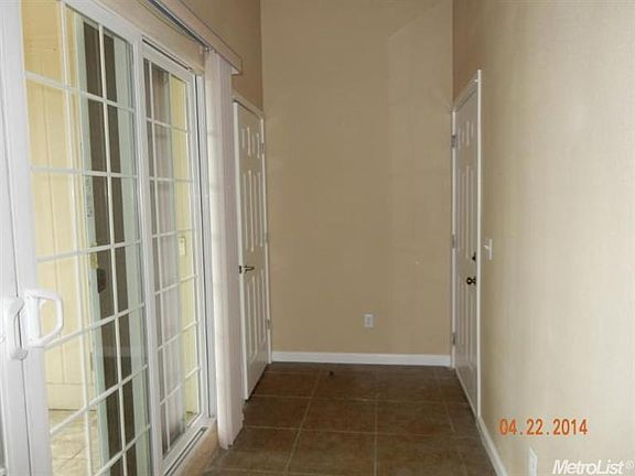 5th image of 409 Harriet Ln