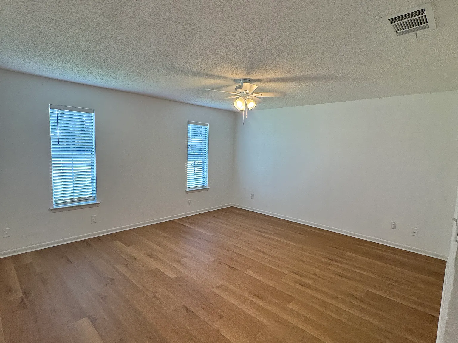 1408 Blackwell Dr — Photo 2