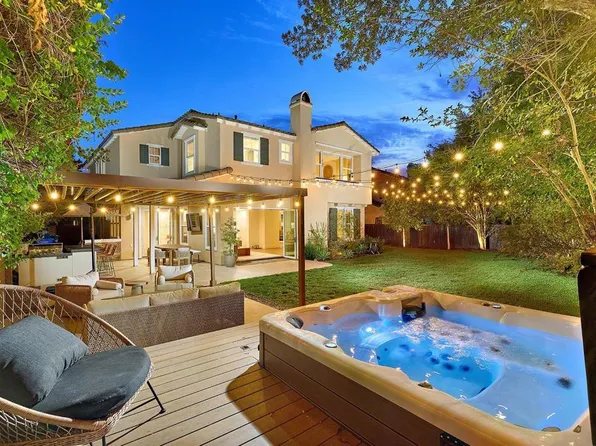 2610 Garden House Rd, Carlsbad, CA 92009