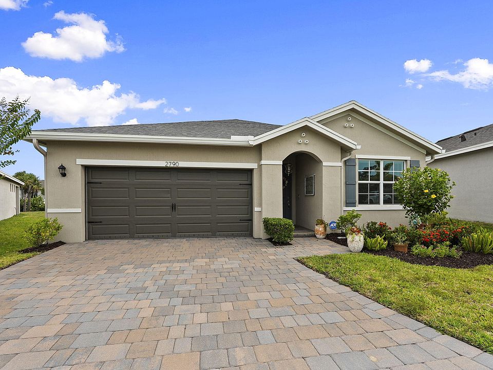 1st image of 2790 NE Breezeway Circle