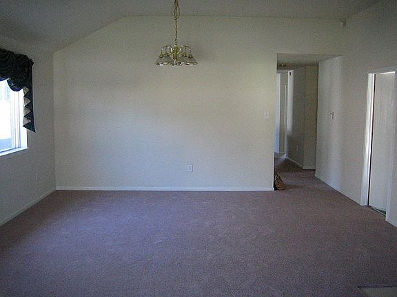 5th image of 3010 Greenbriar Springs Dr