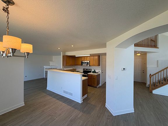 5th image of 12139 Applewood Ct
