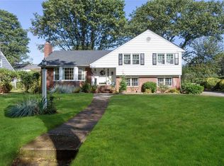 101 14th St, Garden City, NY 11530