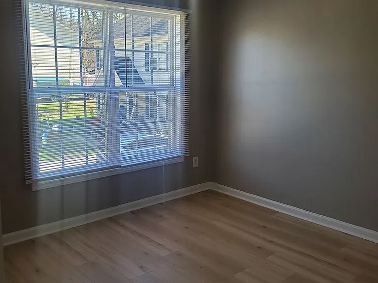 1136 Drew St — Photo 10