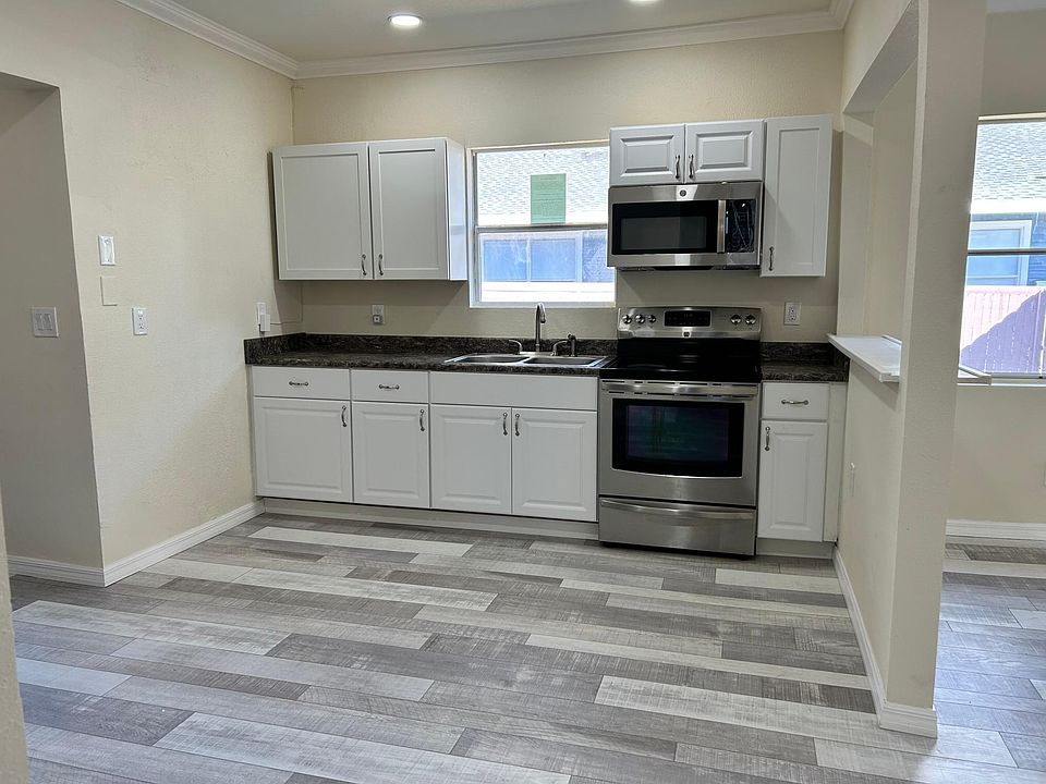 1st image of 506 E Lake Ave