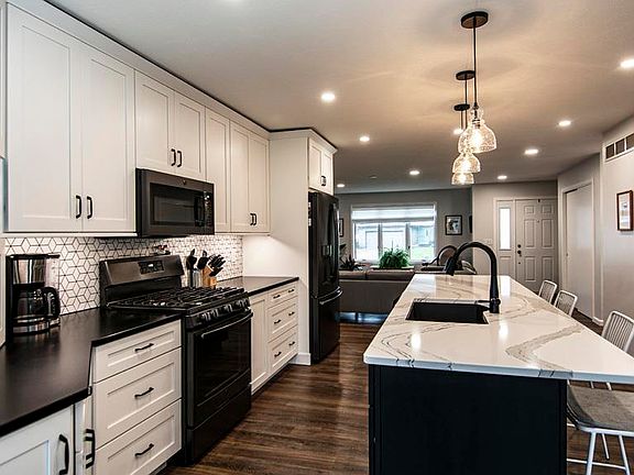 3rd image of 313 N Constitution Ave