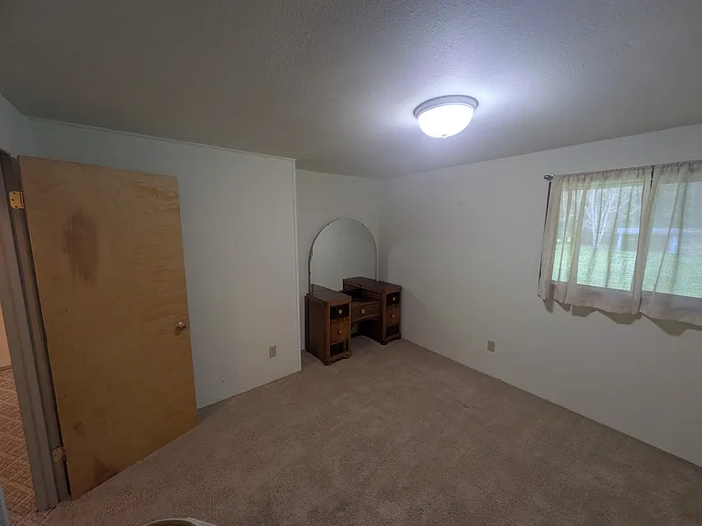 2421 Hastings Ave W — Photo 15