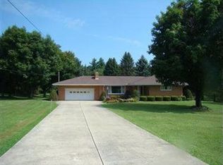 8441 Garfield Dr, Garrettsville, OH 44231