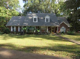 1062 Creekwood Cv, Humboldt, TN 38343